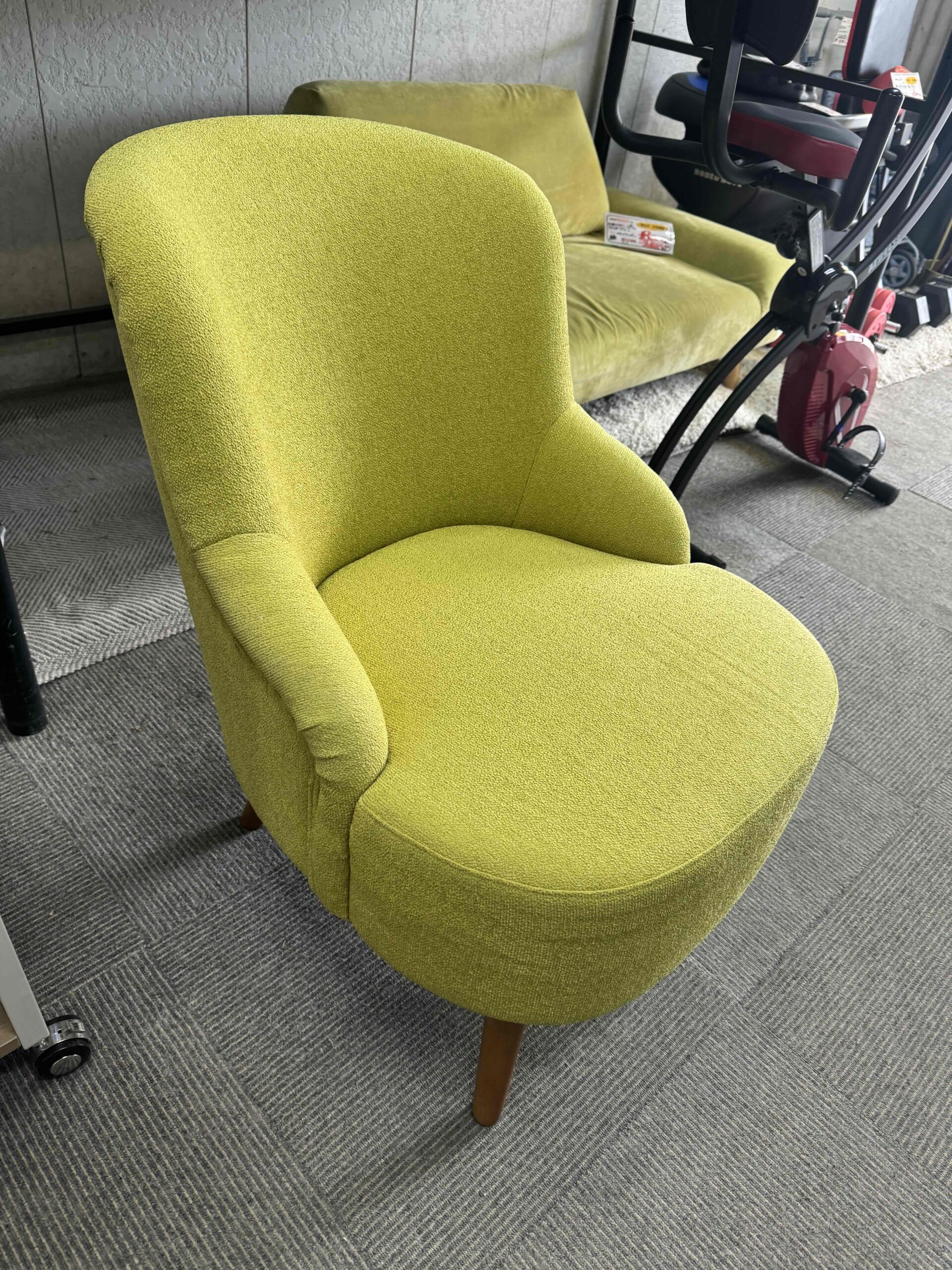 鹿児島市で販売中のunico（ウニコ）SOPHIE（ソフィー）1人掛けソファ（グリーン・ファブリック製）の全体像