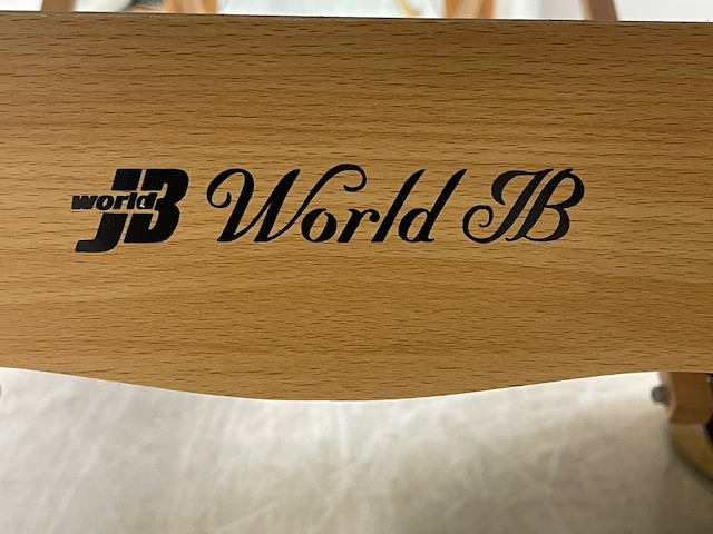 World JB 折りたたみマッサージベッド 全体