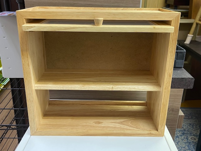 フラップ扉を開けた状態(木製卓上ラック・中古)
