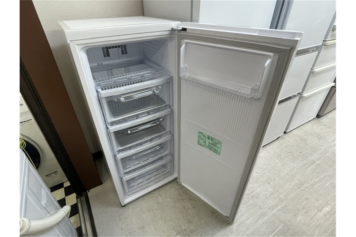 前扉を開けた庫内・引き出しケース（三菱 MF-U12H-W）