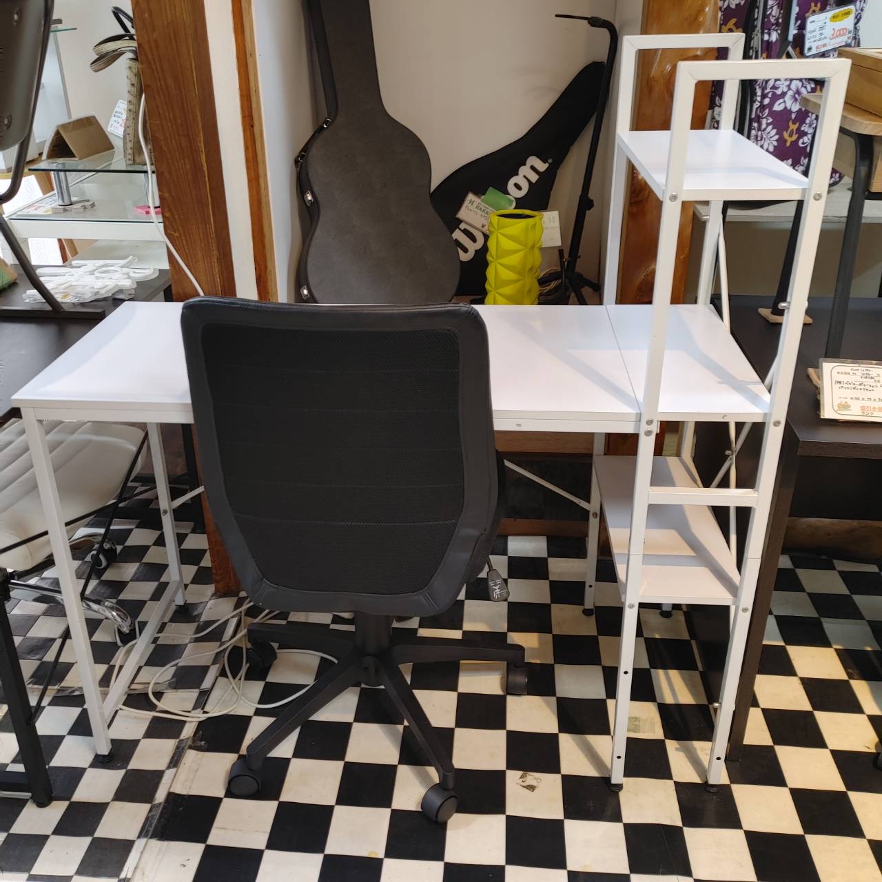ラック付きデスクとイスの2点セット正面（中古・鹿児島市）