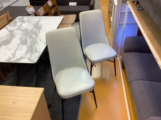 セットのイス2脚・グレーの座面（ニトリ 中古ダイニングチェア・鹿児島市）
