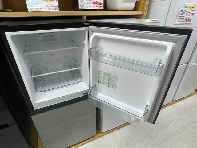 ツインバード HR-GJ12 冷蔵室を開けた状態・棚とドアポケット(中古冷蔵庫・鹿児島市)