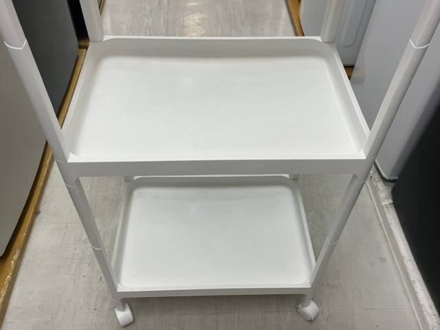 3段ワゴンの中段・下段のトレイとキャスター（中古家具・鹿児島市）
