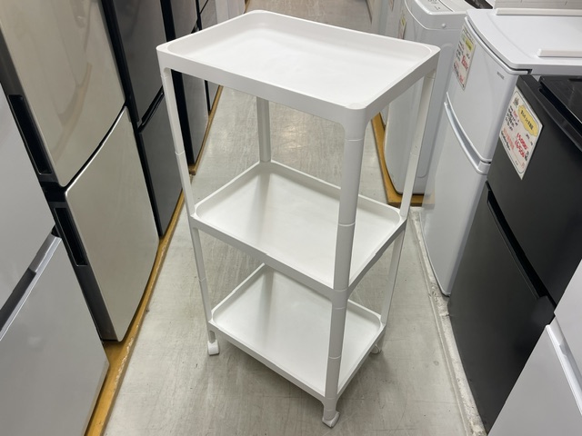 ホワイトの3段ワゴン（中古品）の斜めから・キャスター付き（リサイクルショップ八光）