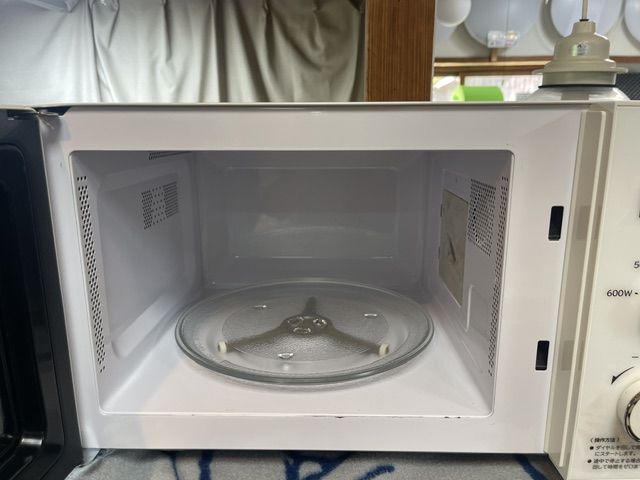日立 HMR-BK220-Z6 の庫内・ターンテーブル(中古電子レンジ・鹿児島市田上)