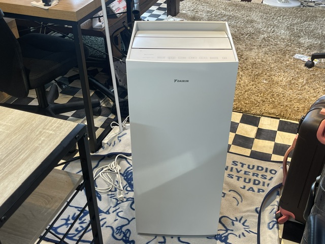 ダイキン 加湿空気清浄機 MCK70ZKS-W 中古 正面・ホワイトのタワー型（リサイクルショップ八光・鹿児島市田上）