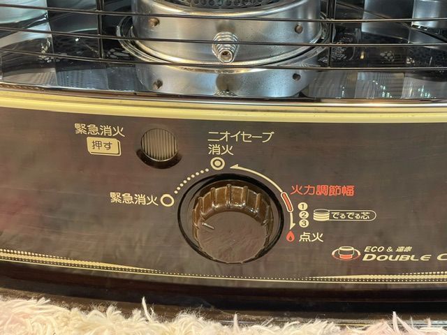 トヨトミ RC-W320 の火力調節つまみと緊急消火ボタン
